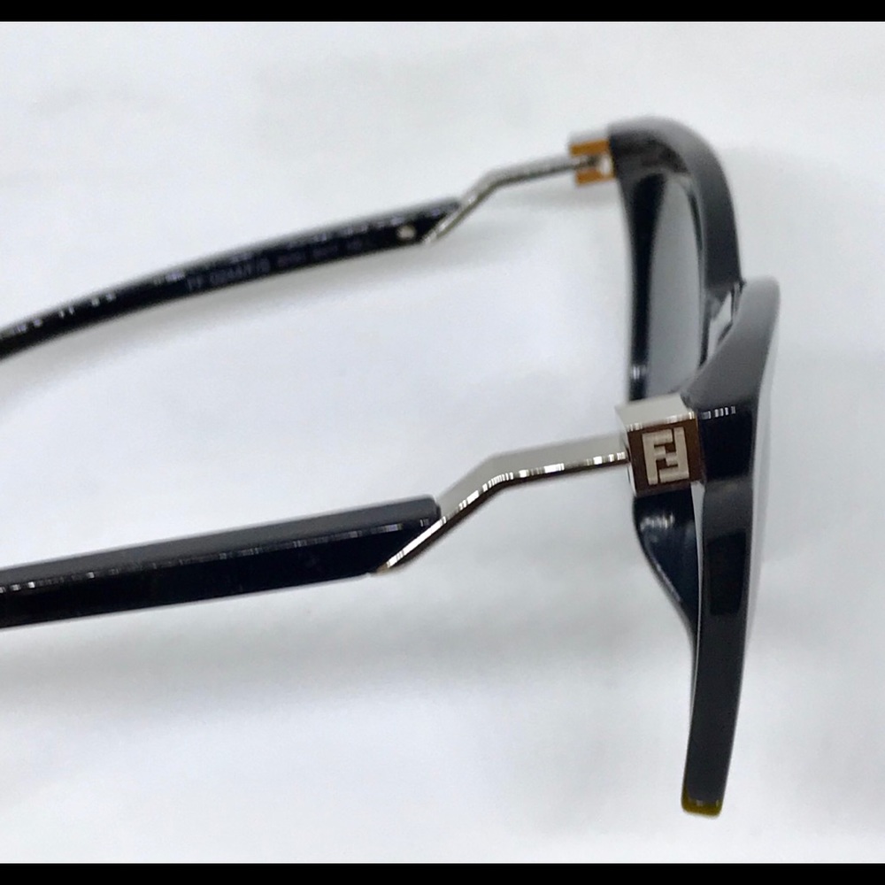Fendi Sunglasses Woman’s - Picture 5 of 7